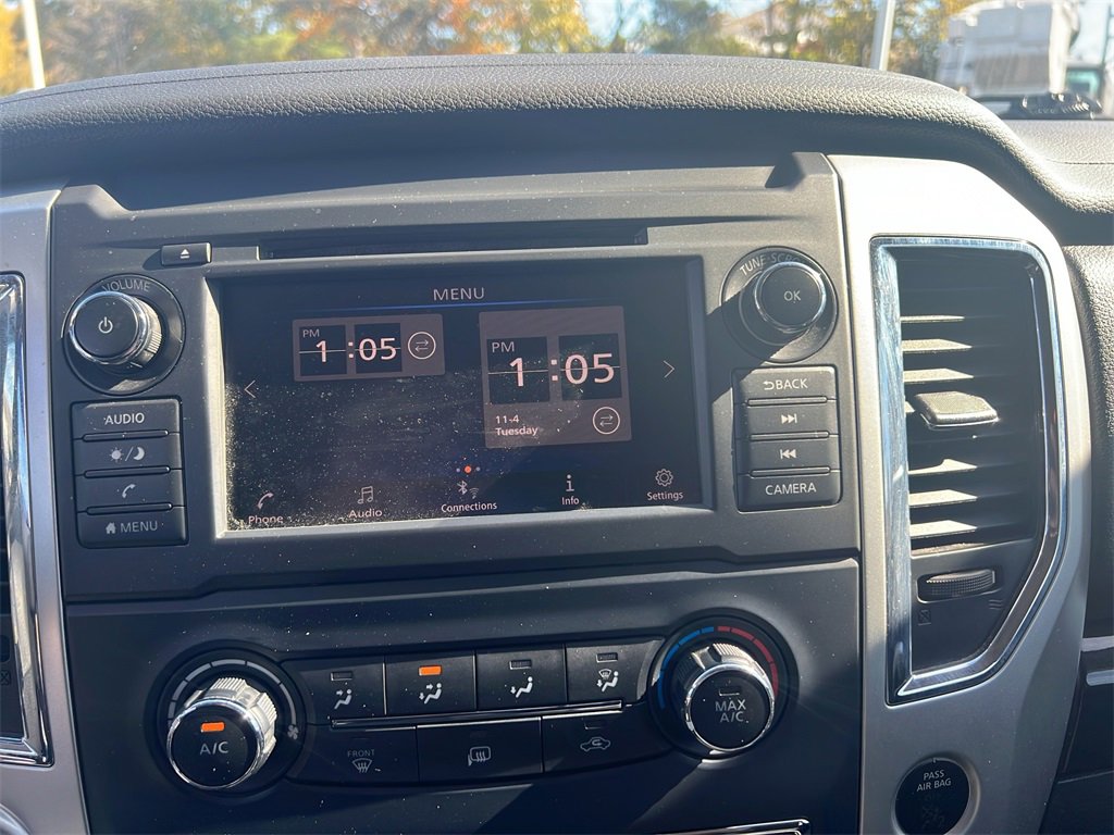 Used 2019 Nissan Titan SV image 7