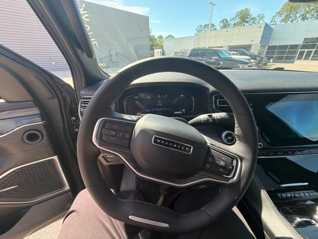 Used 2024 Jeep Wagoneer L Series III w/ Flexible Seating Group AWD/4WD image 16