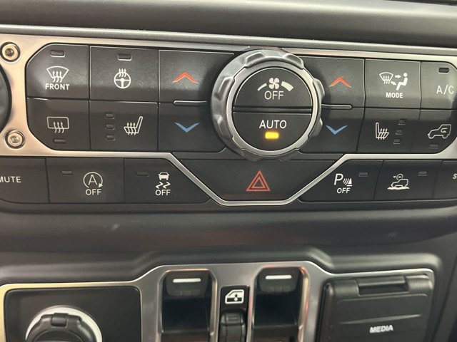 Used 2023 Jeep Wrangler Unlimited Sahara AWD/4WD image 22