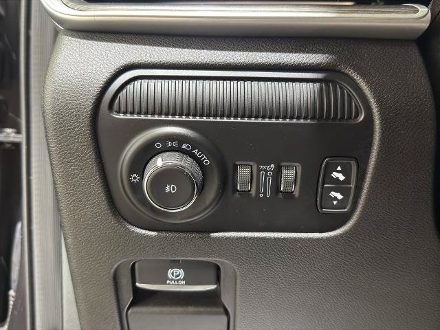 Used 2023 Jeep Wagoneer L Series III w/ Premium Group I AWD/4WD image 13
