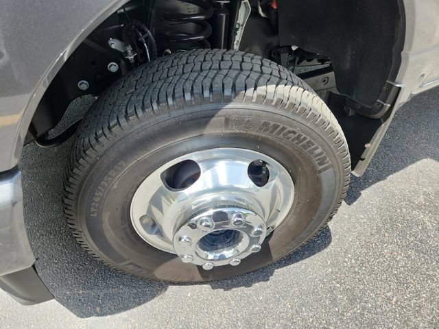 Certified 2025 Ford F350 Platinum AWD/4WD image 17