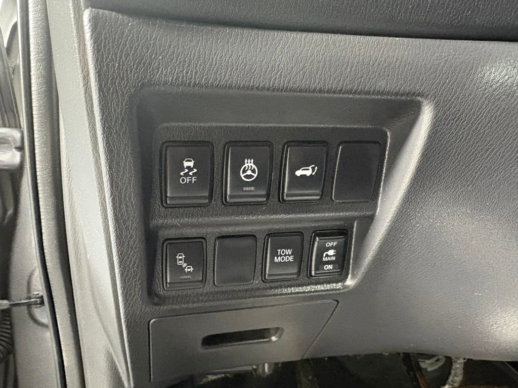 Used 2020 Nissan Pathfinder Platinum image 14