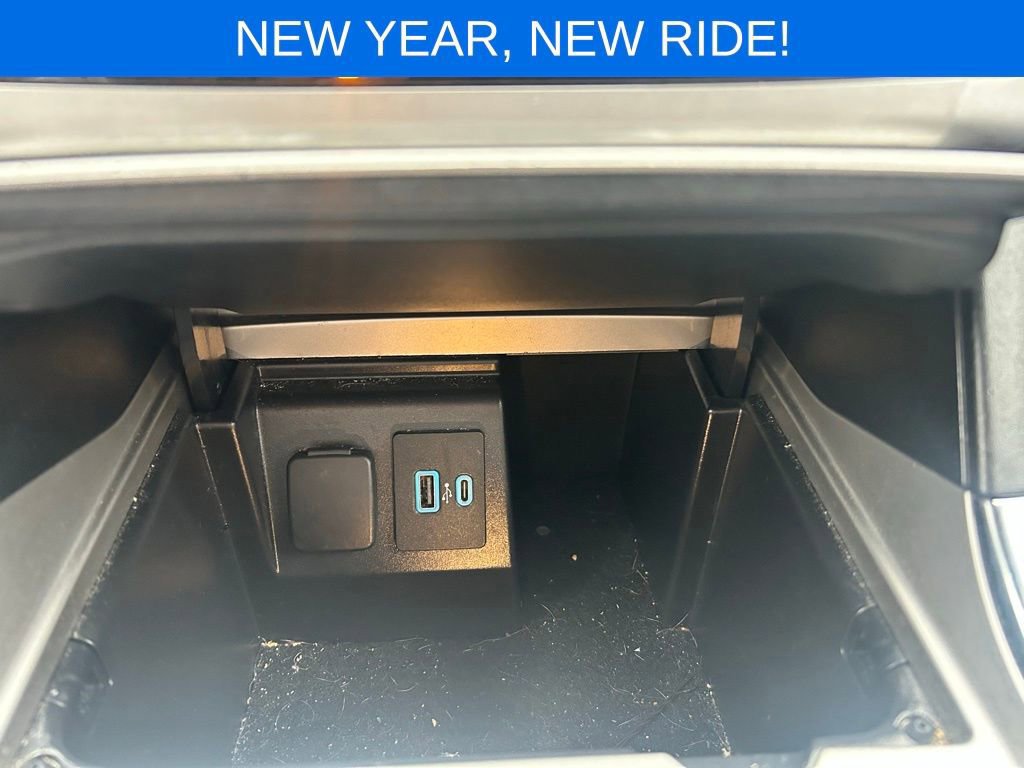 Certified 2021 Ford Explorer XLT w/ Equipment Group 202A image 17