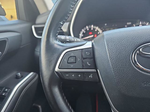 Used 2022 Toyota Highlander XLE AWD/4WD image 17