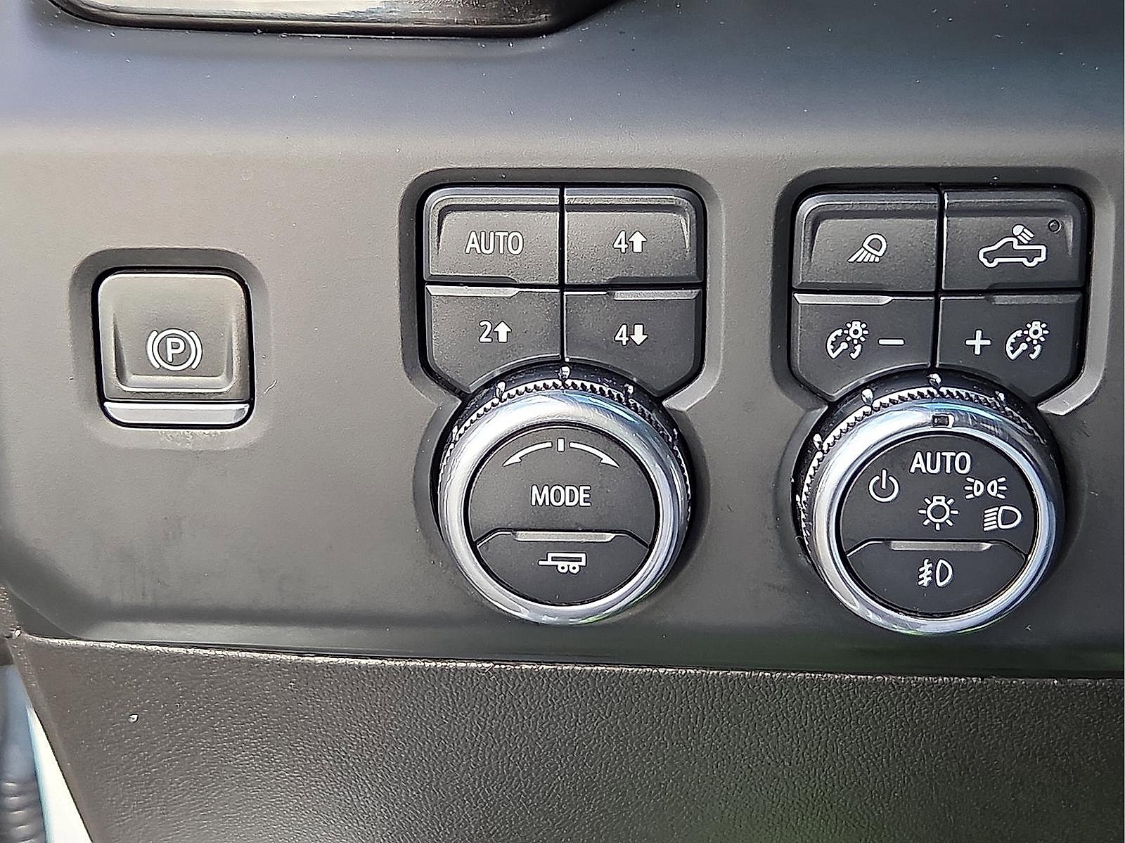 Used 2024 GMC Sierra 2500 AT4 image 20