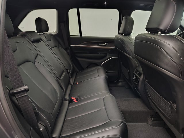 Used 2026 Jeep Grand Cherokee Limited AWD/4WD image 31