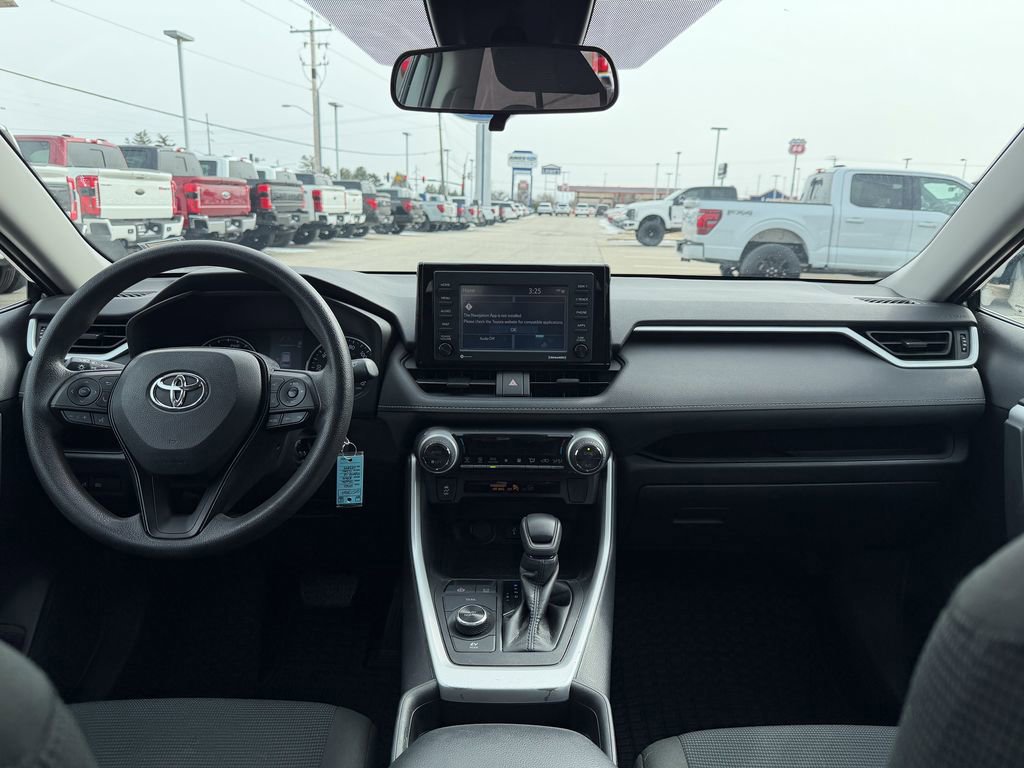 Used 2021 Toyota RAV4 LE image 28