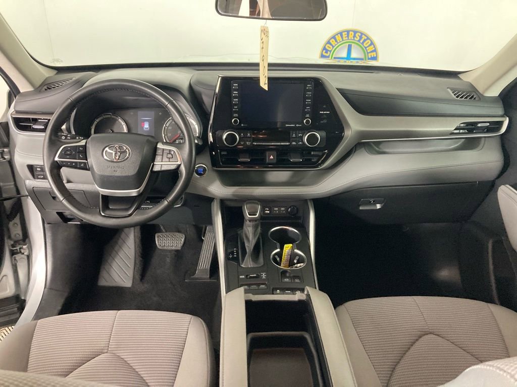 Used 2022 Toyota Highlander LE image 7