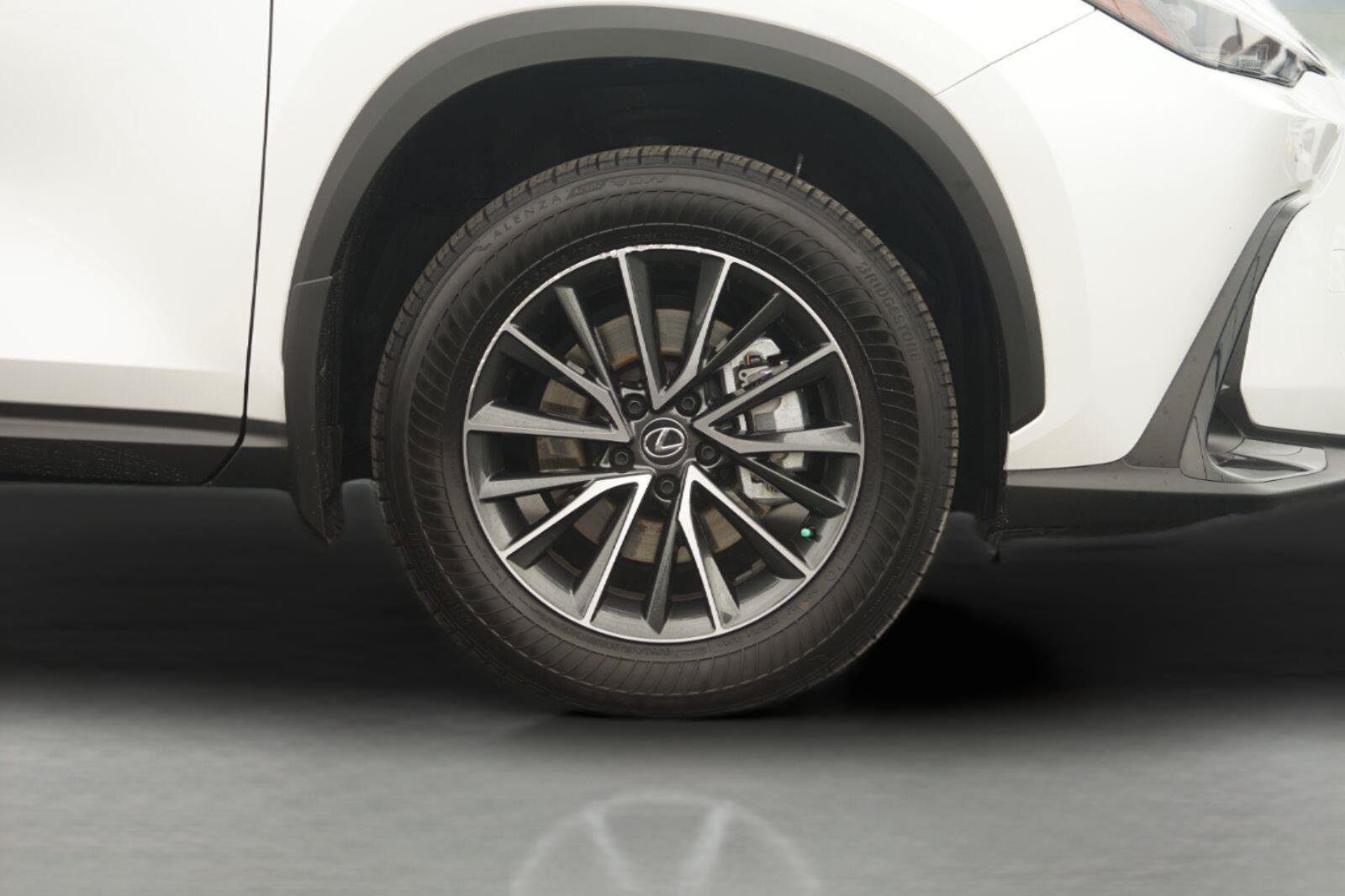 Used 2025 Lexus NX 250 FWD w/ Accessory Package (2T) image 4