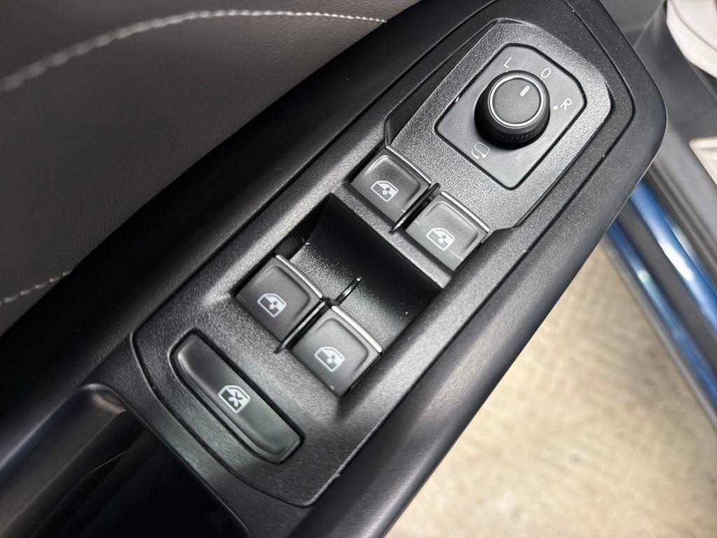 Used 2021 Volkswagen Atlas SEL Premium AWD/4WD image 17
