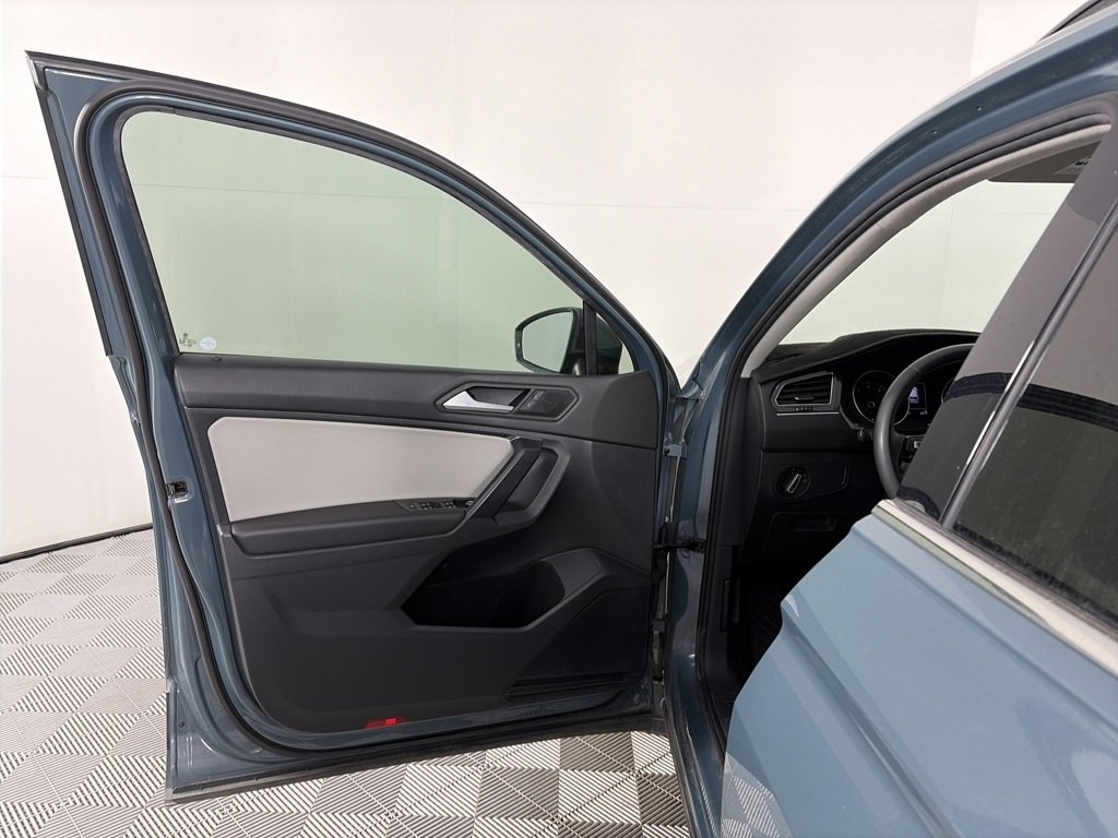Used 2021 Volkswagen Tiguan SE image 10