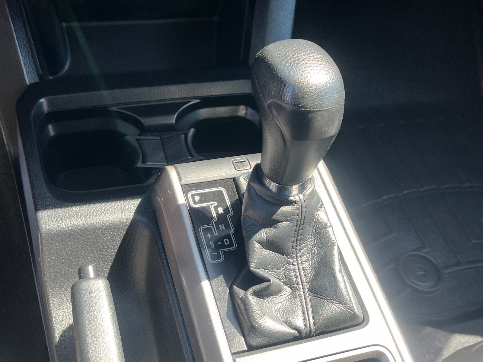 Used 2021 Toyota Tacoma SR5 AWD/4WD image 15