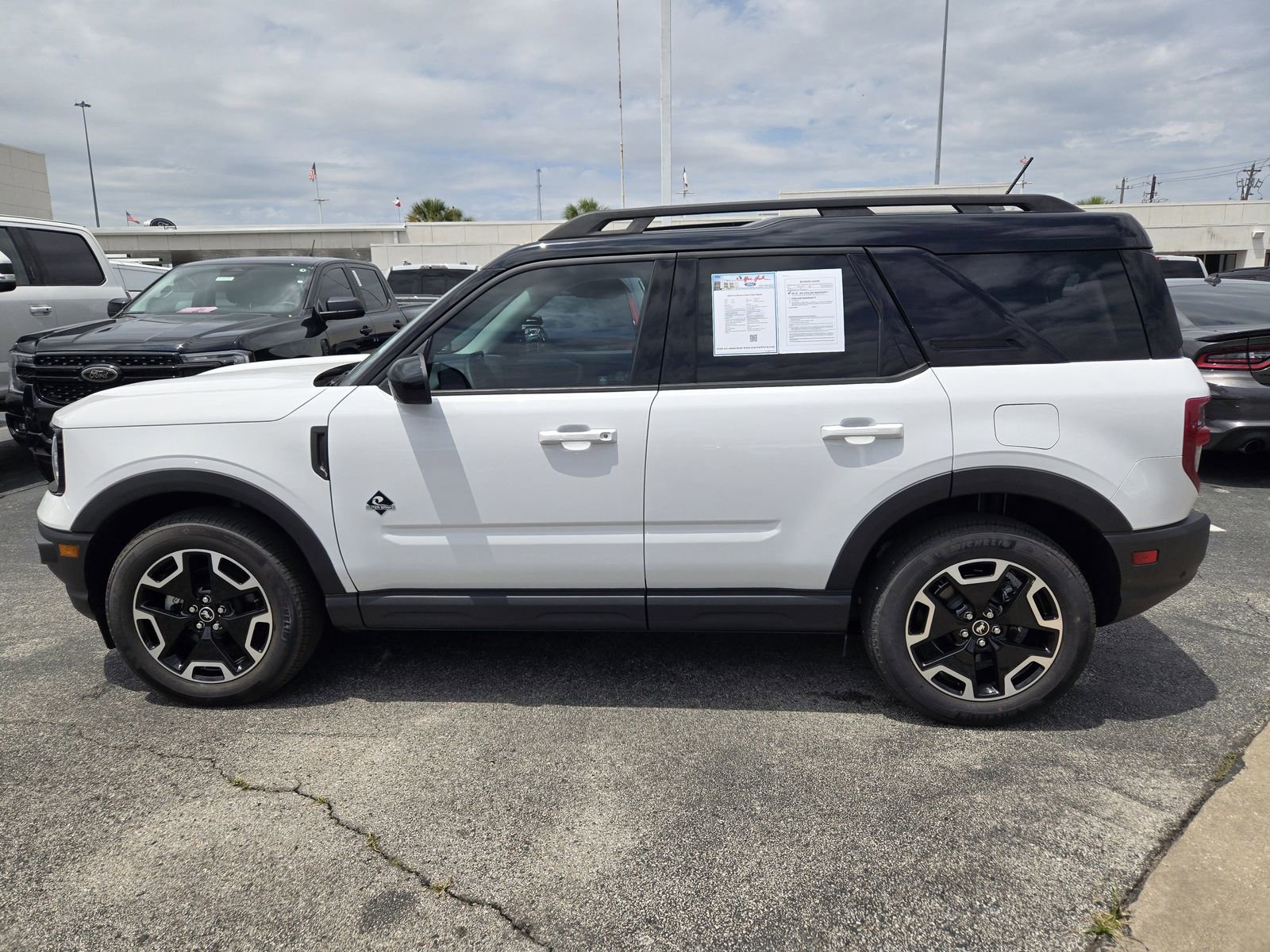 Certified 2024 Ford Bronco Sport Outer Banks w/ Tech Package AWD/4WD image 4