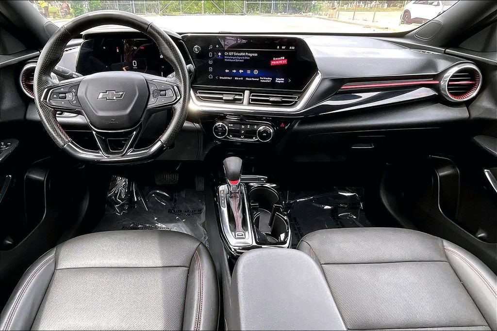 Used 2025 Chevrolet Trax RS w/ Sunroof Package FWD image 14