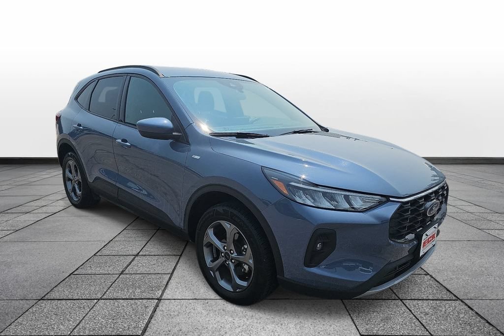 Certified 2025 Ford Escape ST-Line Select AWD/4WD image 3