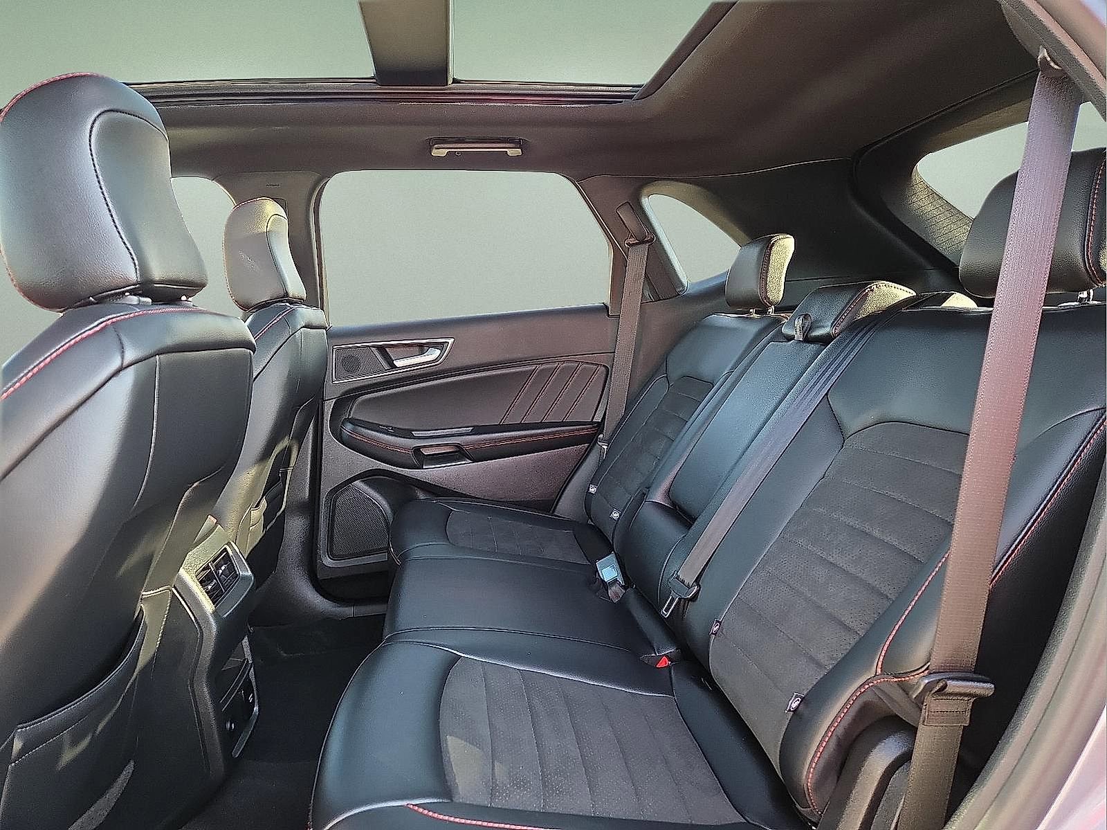 Certified 2024 Ford Edge ST-Line w/ Class II Trailer Tow Package image 10