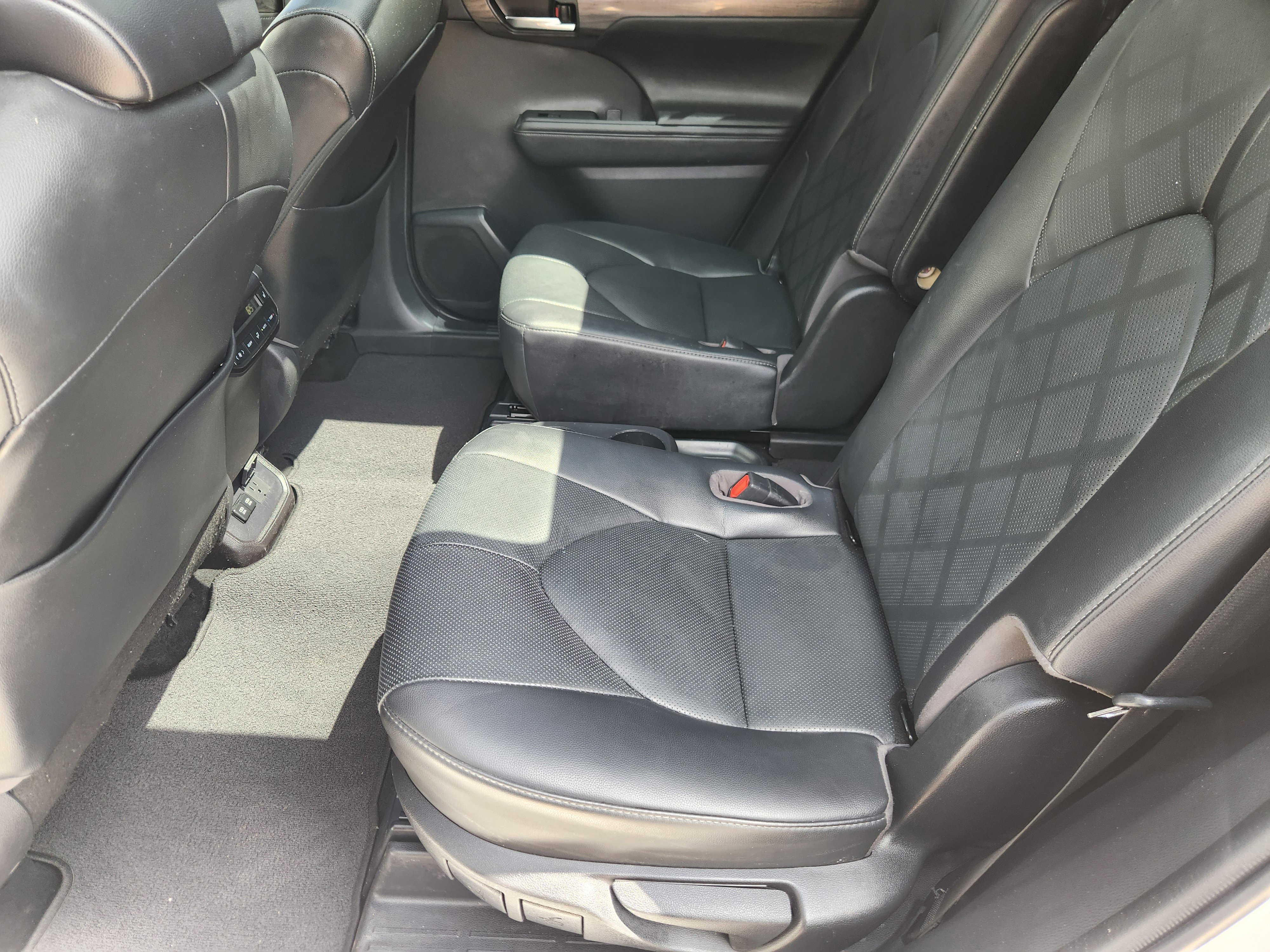 Used 2020 Toyota Highlander Platinum FWD image 20