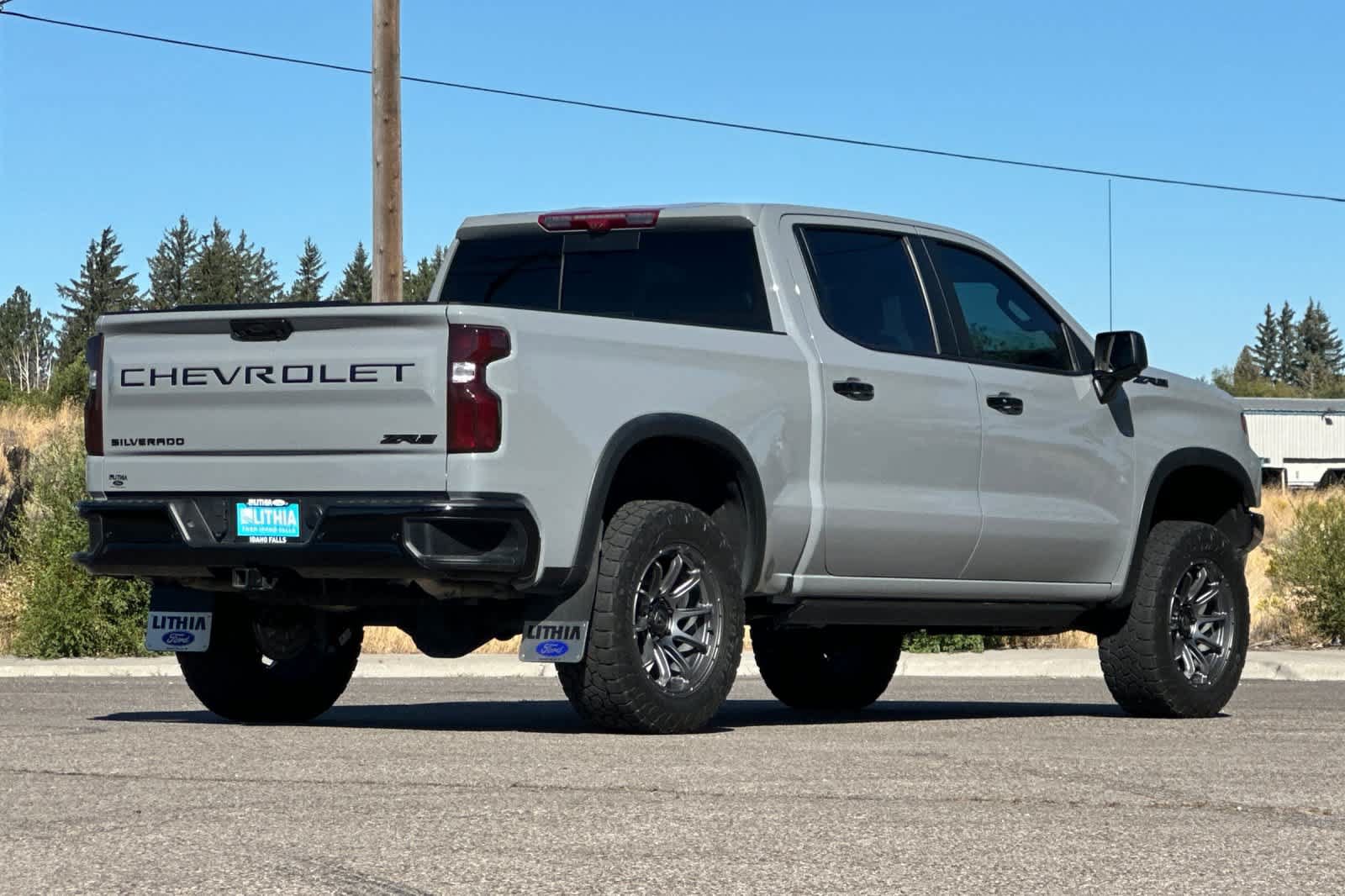 Used 2025 Chevrolet Silverado 1500 ZR2 w/ Technology Package AWD/4WD image 2