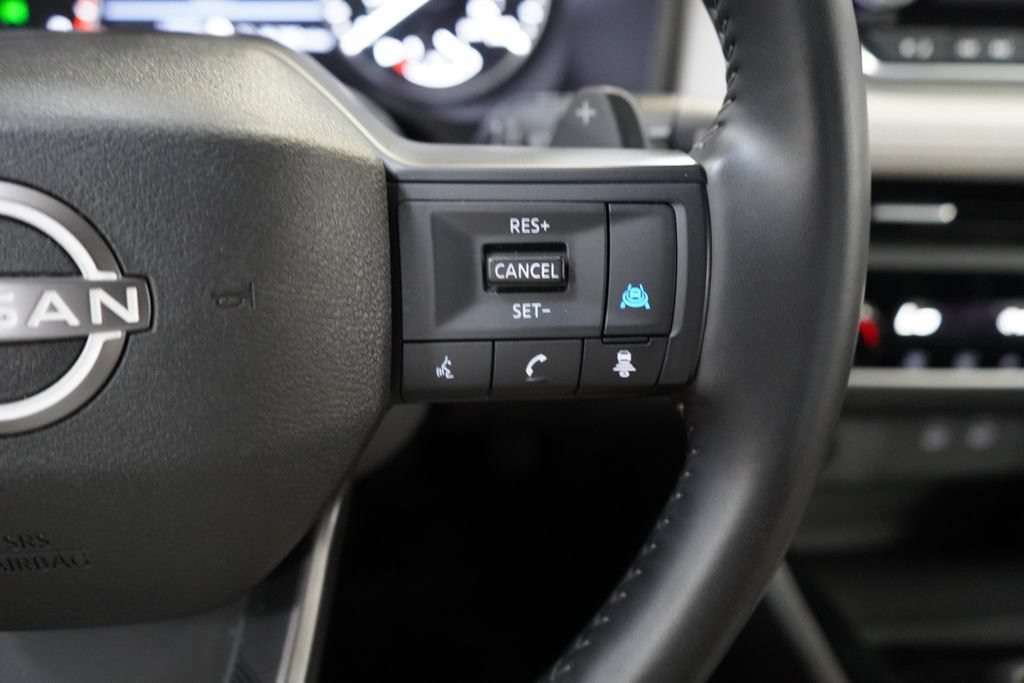 Used 2025 Nissan Rogue SV FWD image 31