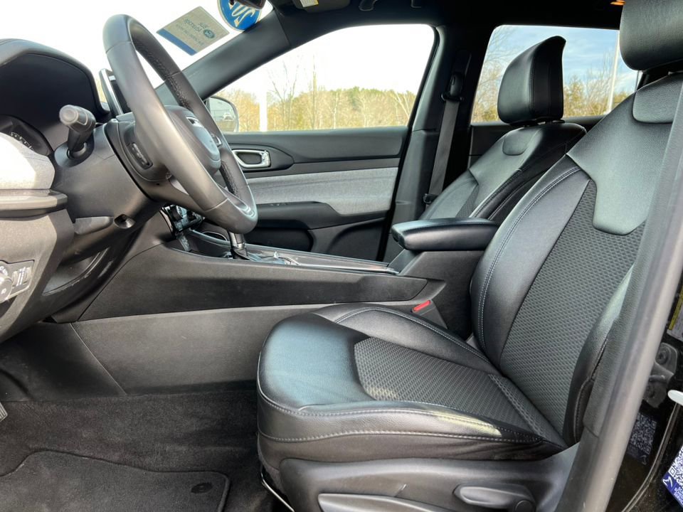 Used 2024 Jeep Compass Latitude AWD/4WD image 8