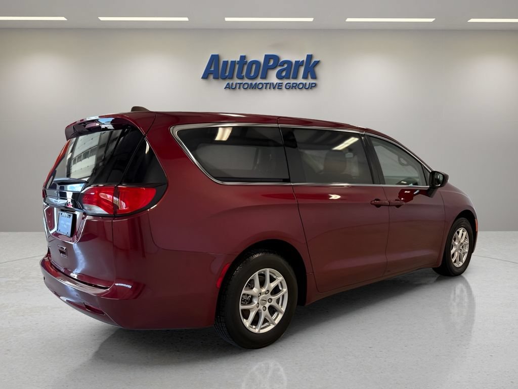 Used 2023 Chrysler Voyager LX FWD image 7