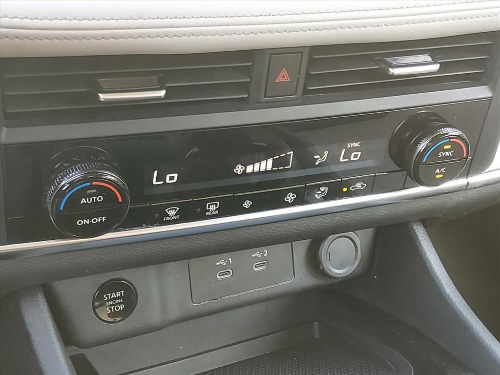 Used 2025 Nissan Rogue SV FWD image 21
