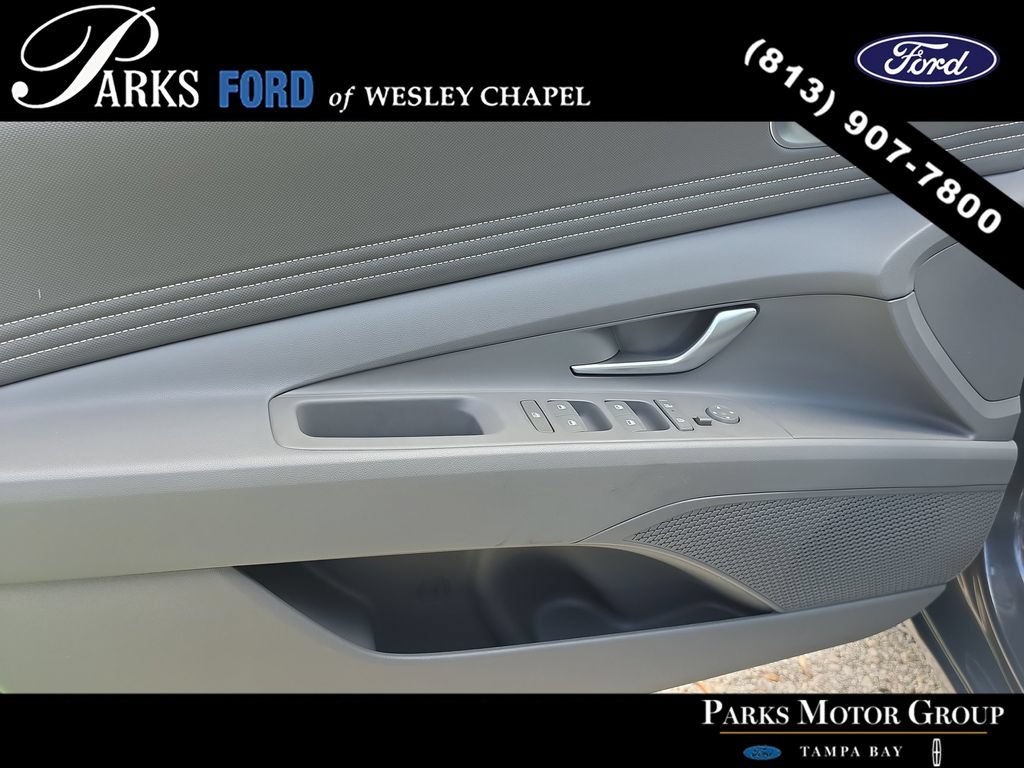 Used 2025 Hyundai Elantra SEL FWD image 15