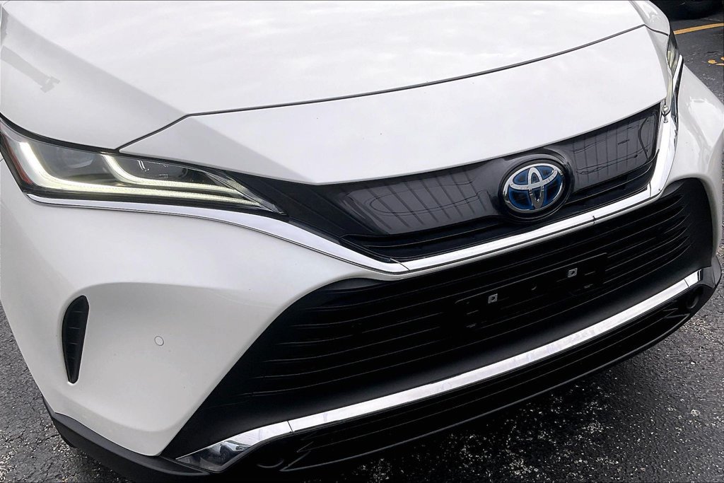 Used 2022 Toyota Venza XLE AWD/4WD image 30