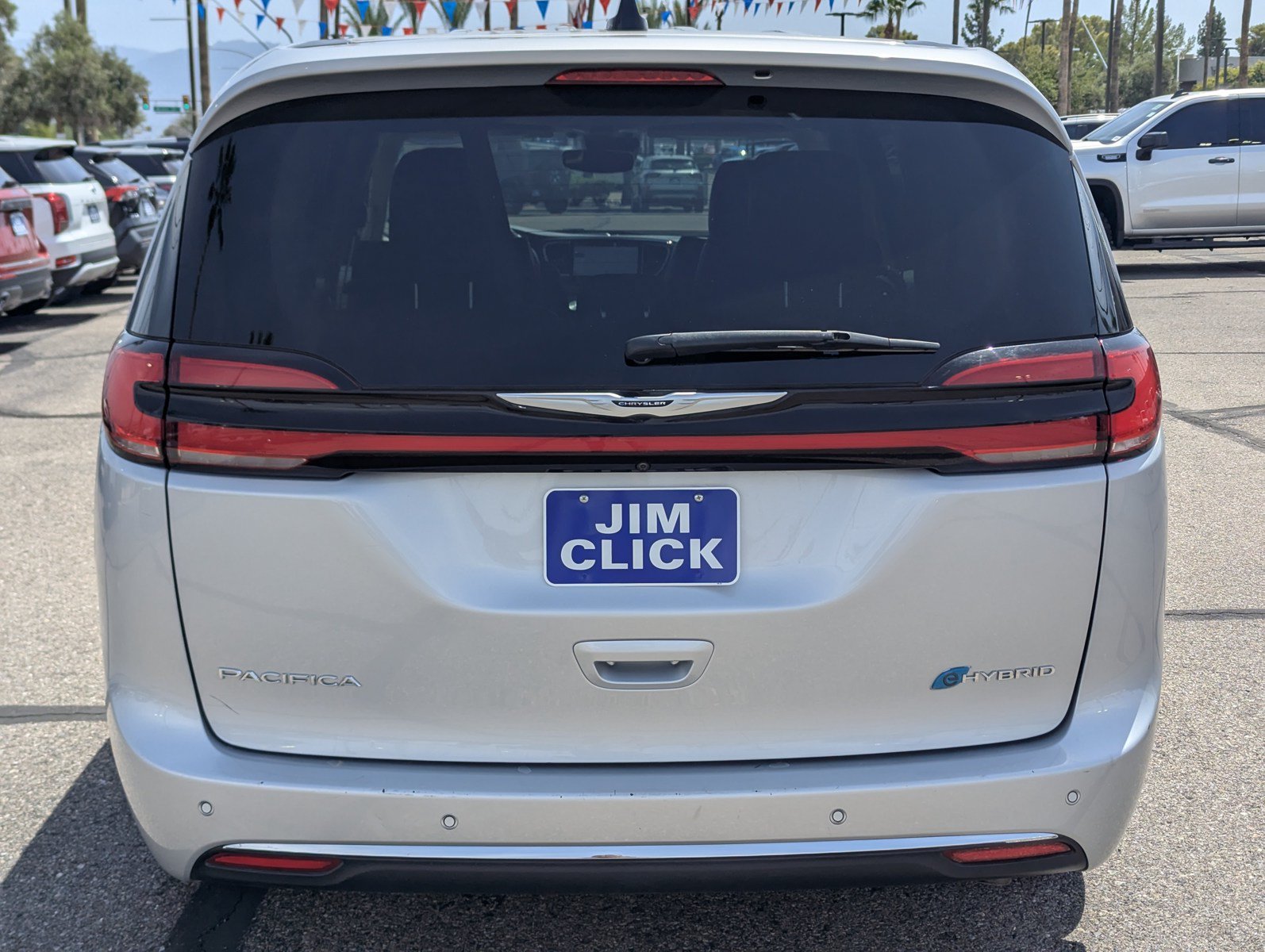 Used 2023 Chrysler Pacifica Limited FWD image 3