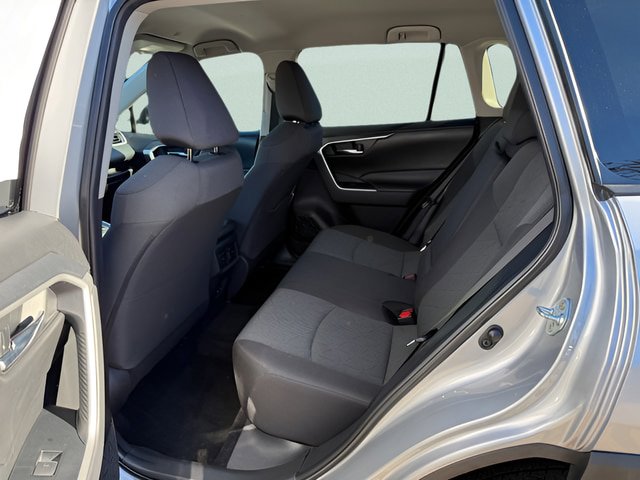 Used 2024 Toyota RAV4 XLE AWD/4WD image 5