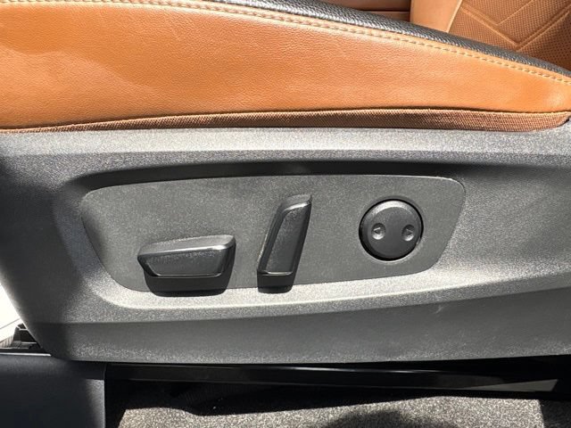 Used 2025 Nissan Pathfinder Platinum FWD image 14