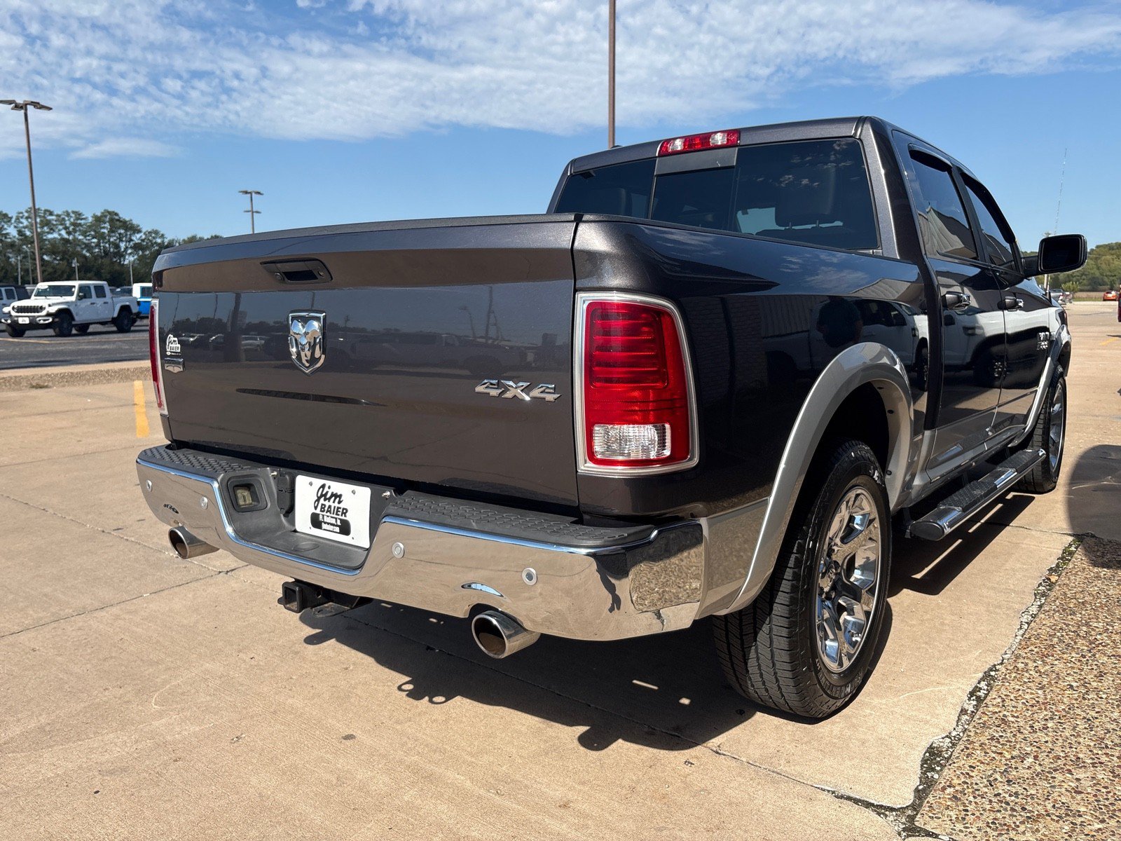 Used 2017 RAM 1500 Laramie w/ Convenience Group AWD/4WD image 10
