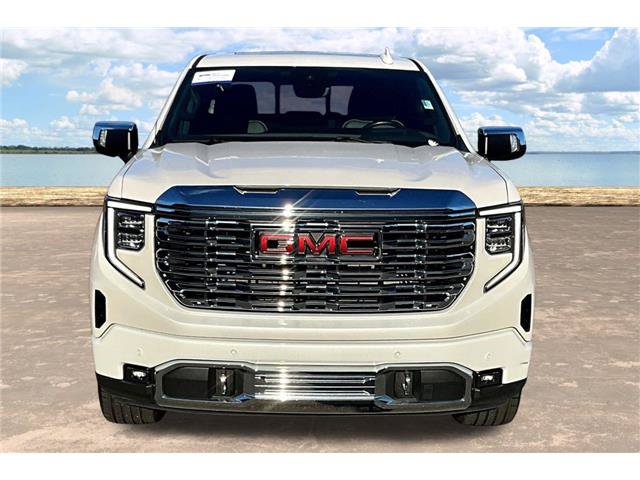 Used 2023 GMC Sierra 1500 Denali w/ Technology Package AWD/4WD image 2