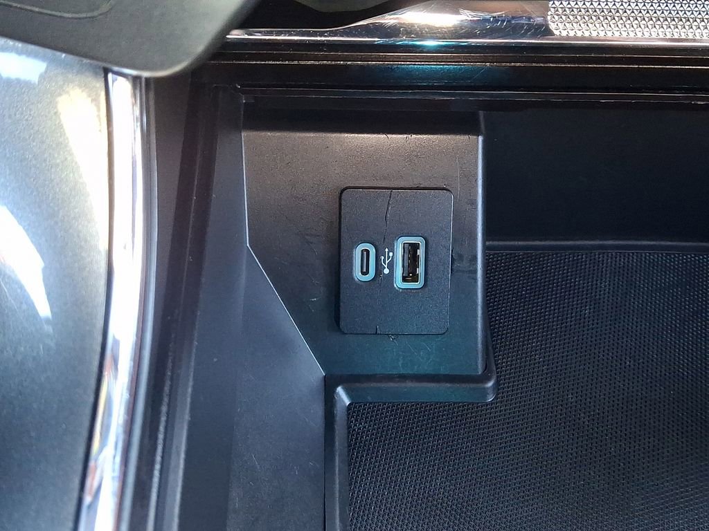 Certified 2021 Ford F150 Lariat w/ Equipment Group 502A High image 24