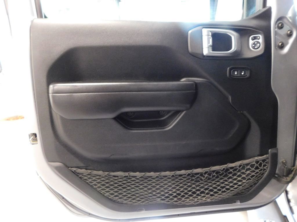 Used 2020 Jeep Gladiator Rubicon w/ Uconnect 4C Nav & Sound Group AWD/4WD image 15