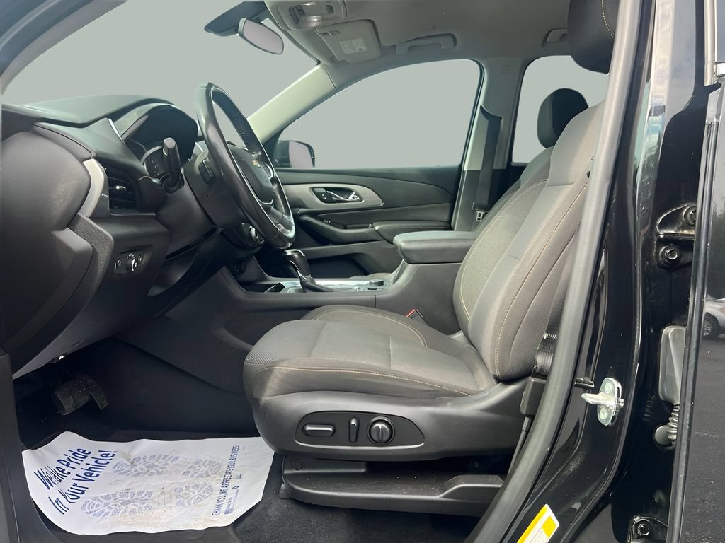 Used 2018 Chevrolet Traverse LT w/ LPO, 'HIT The Road' Package AWD/4WD image 11