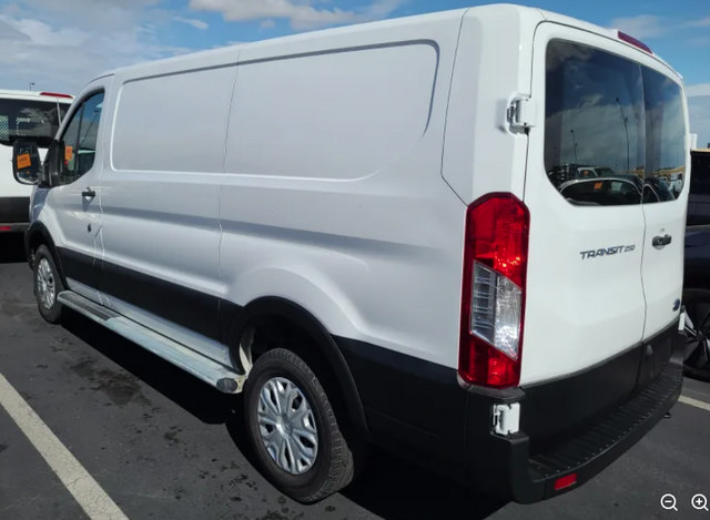 Certified 2018 Ford Transit 250 130 Low Roof w/ Exterior Upgrade Package RWD image 3