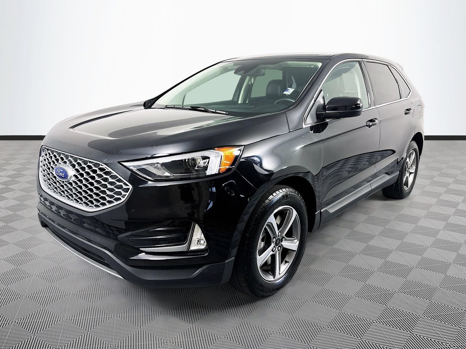 Certified 2024 Ford Edge SEL w/ Convenience Package AWD/4WD image 3