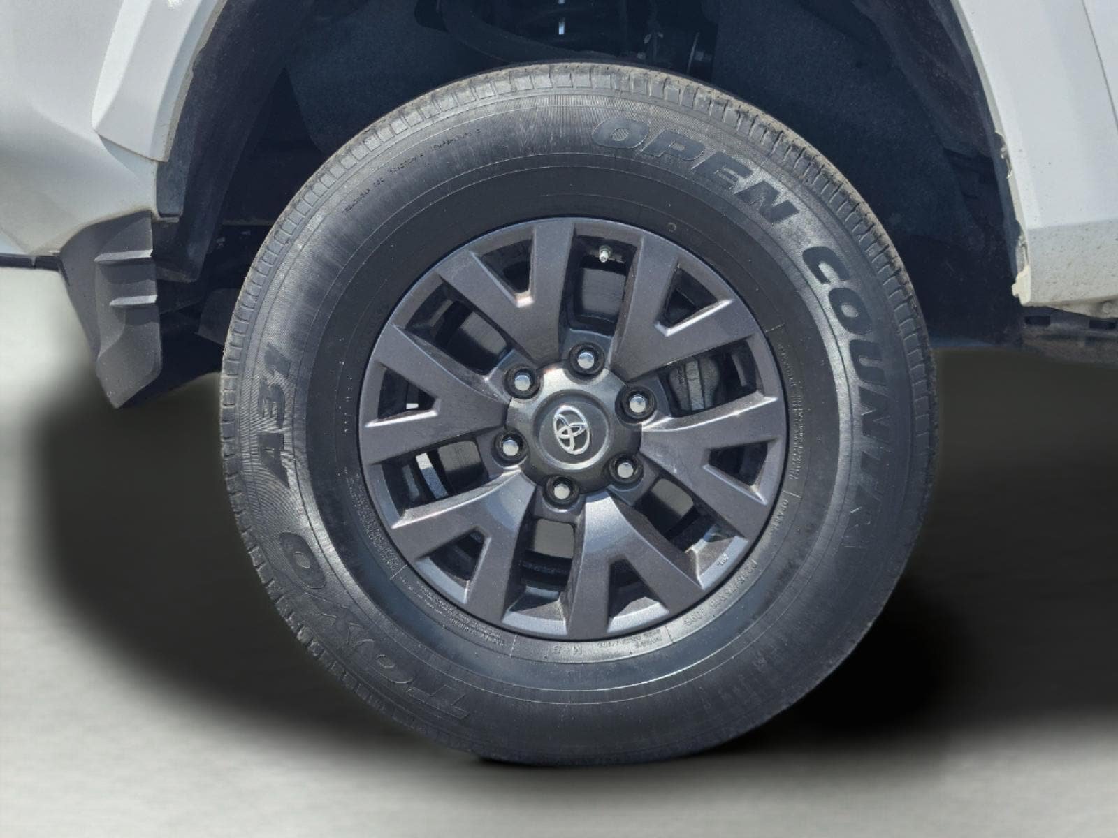 Used 2020 Toyota Tacoma SR5 w/ SR5 Appearance Package (SM) RWD image 11