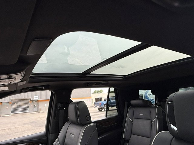 Used 2024 Cadillac Escalade Premium Luxury image 30