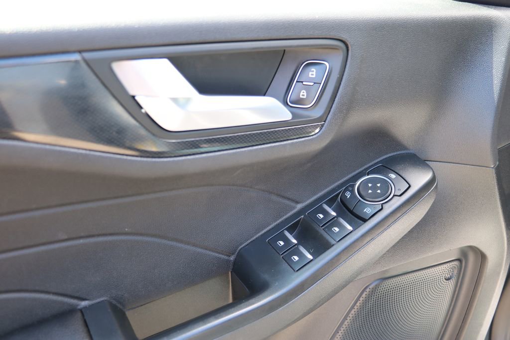 Certified 2025 Ford Escape ST-Line Select AWD/4WD image 9