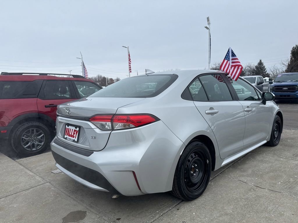 Used 2022 Toyota Corolla LE image 9