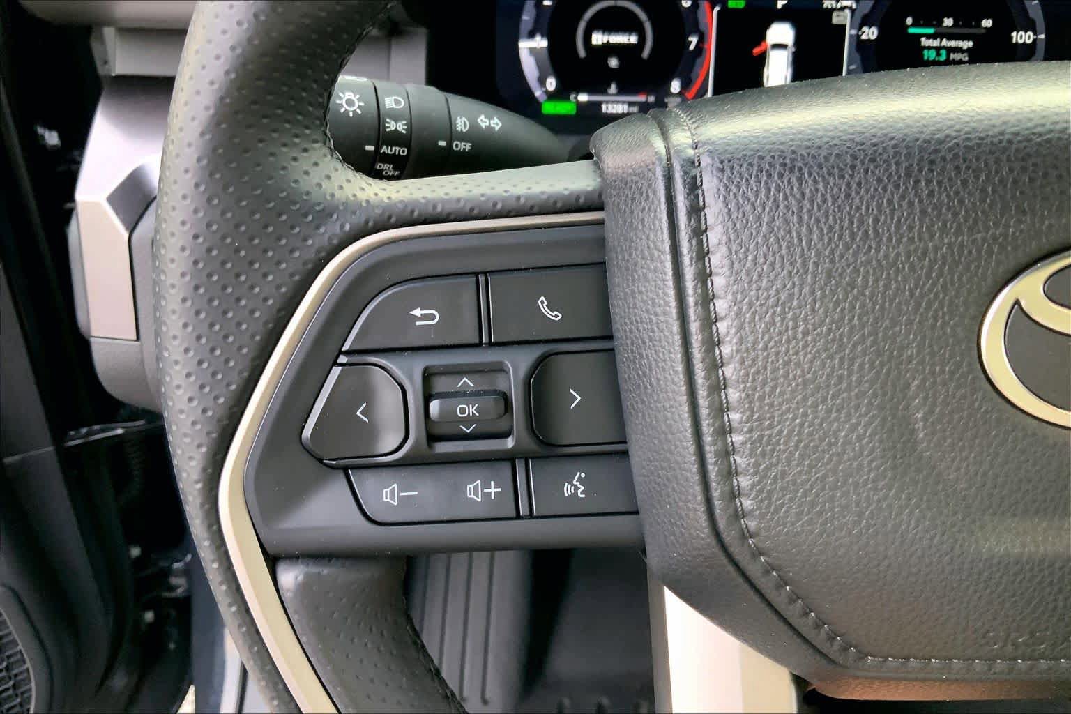 Used 2025 Toyota 4Runner TRD Off-Road Premium AWD/4WD image 22
