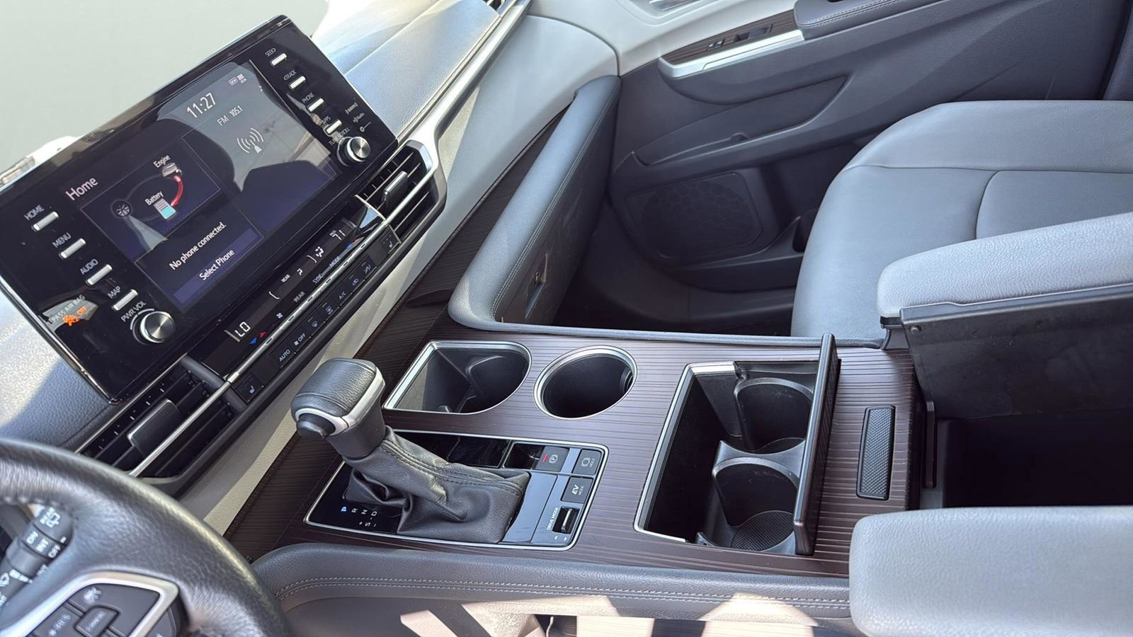 Used 2023 Toyota Sienna XLE image 21