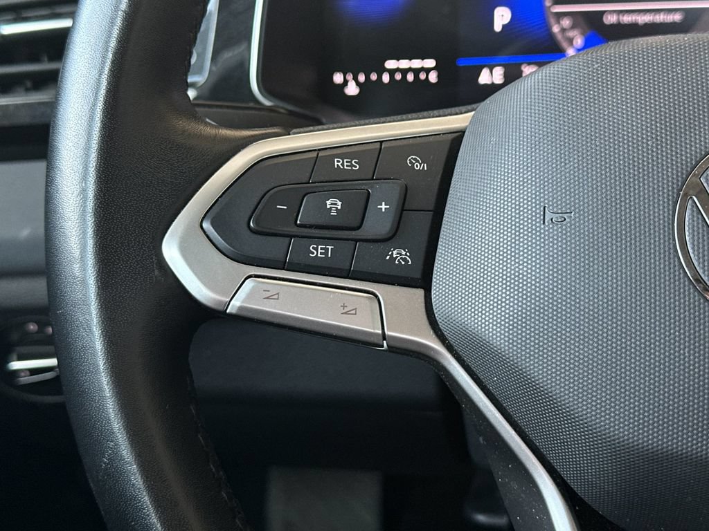 Used 2025 Volkswagen Jetta SE FWD image 22