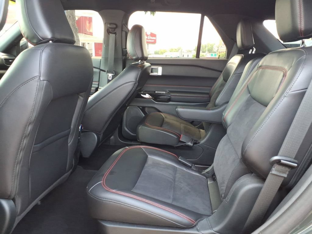 Certified 2024 Ford Explorer ST-Line w/ Class IV Trailer Tow Package AWD/4WD image 12