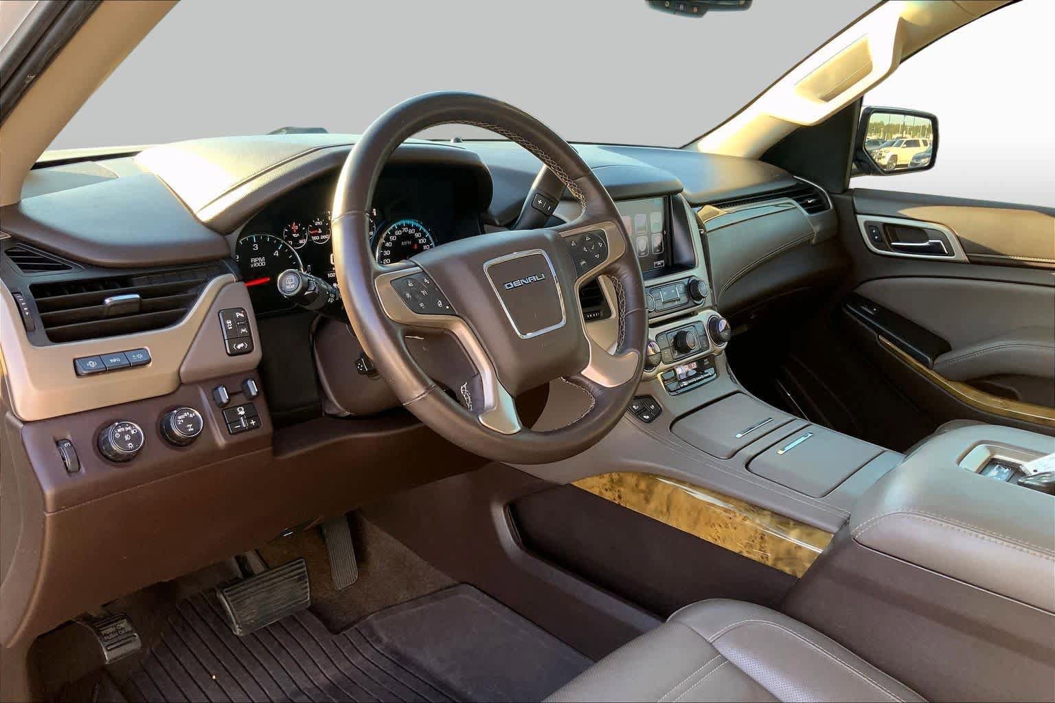 Used 2017 GMC Yukon Denali w/ Open Road Package AWD/4WD image 17