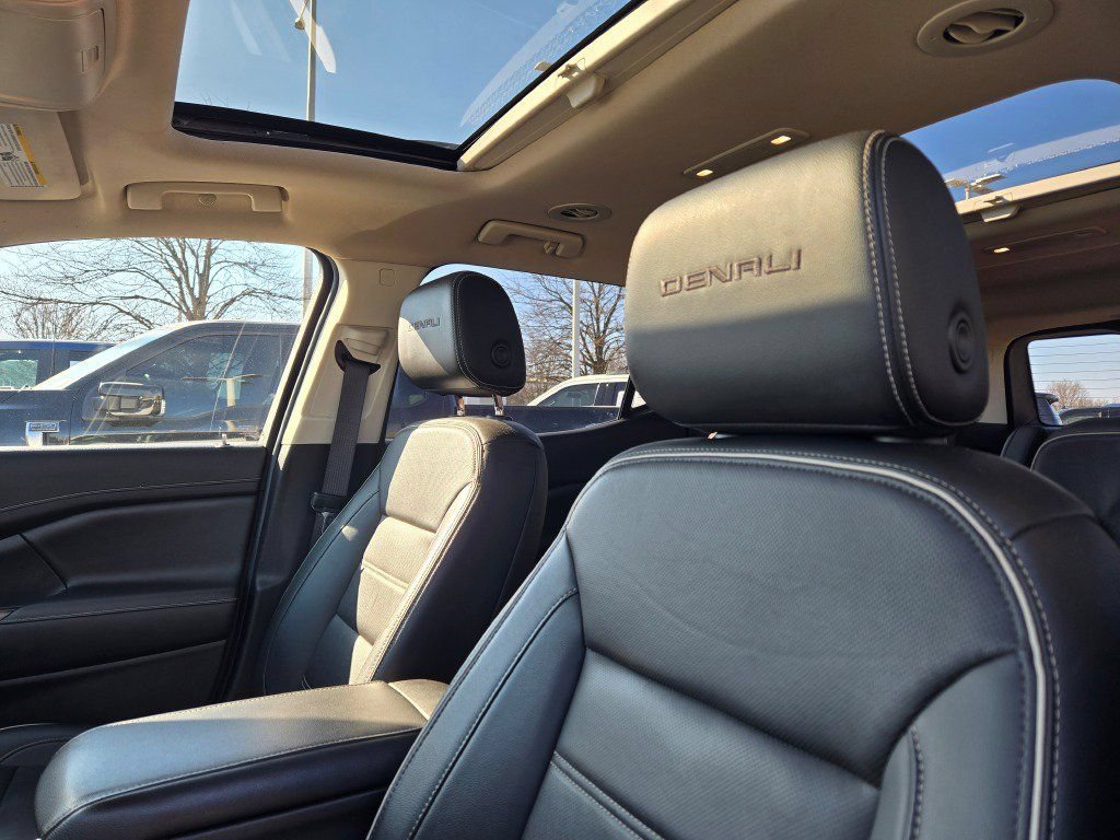 Used 2021 GMC Acadia Denali w/ Denali Ultimate Package AWD/4WD image 26