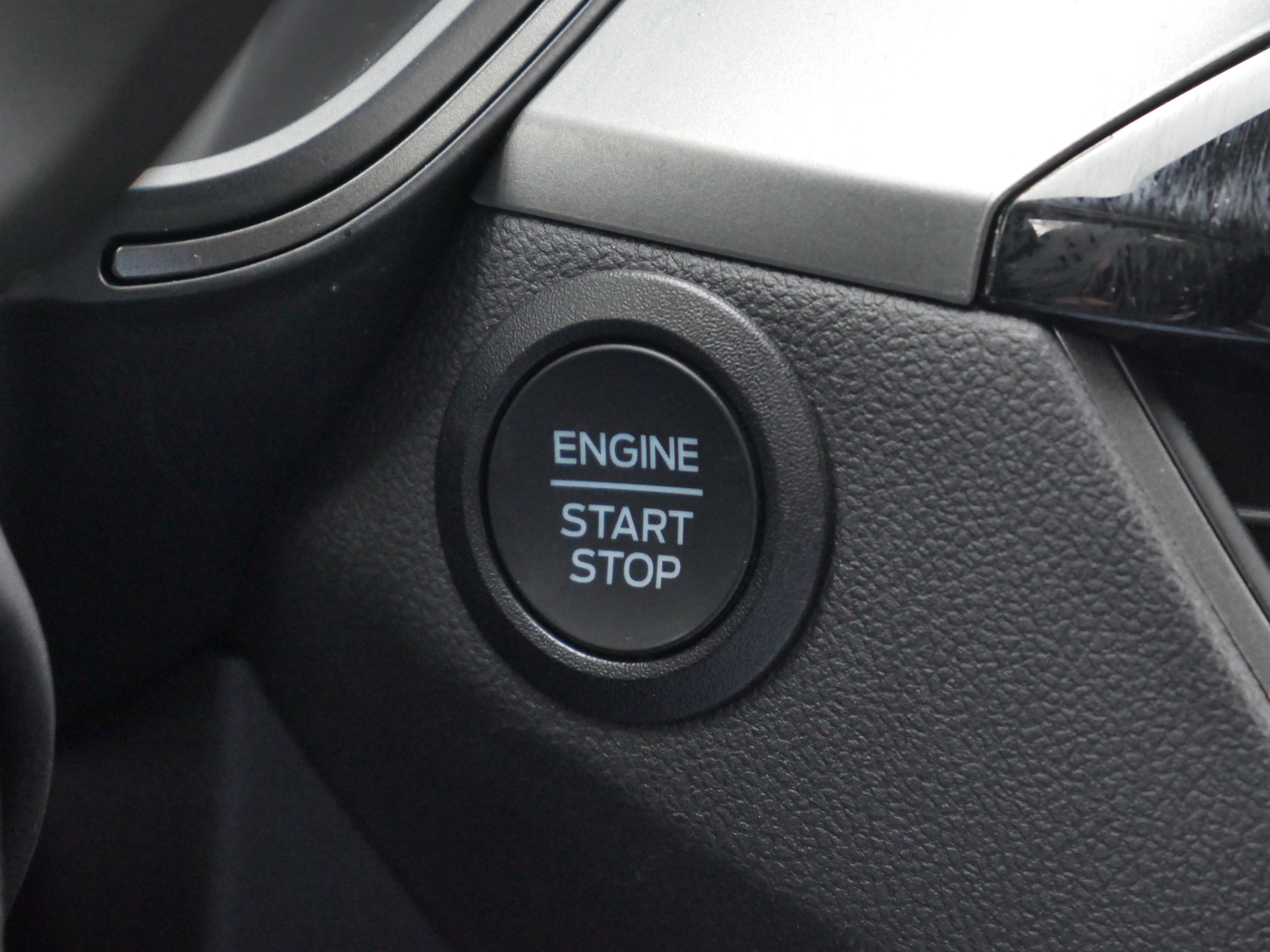 Certified 2025 Ford Escape Active AWD/4WD image 8
