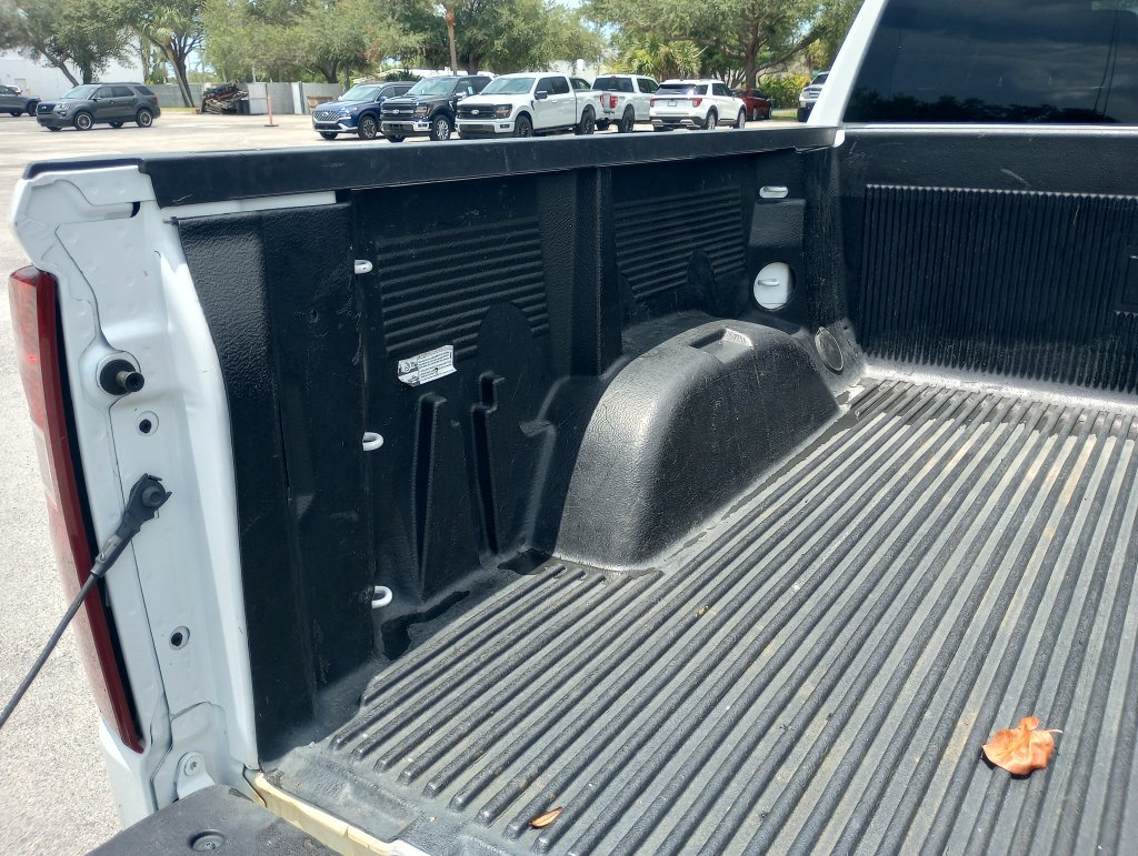 Used 2025 Chevrolet Silverado 1500 LT RWD image 10